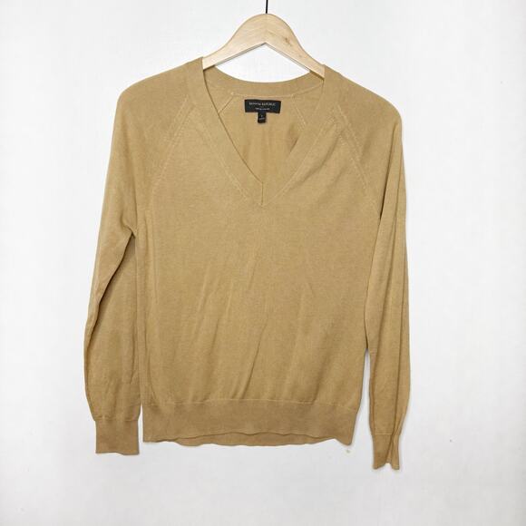 BANANA REPUBLIC V Neck Sweater - Picture 2 of 4